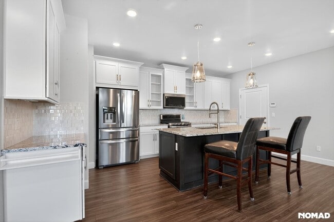 Building Photo - 9822 Rosalee Peak St