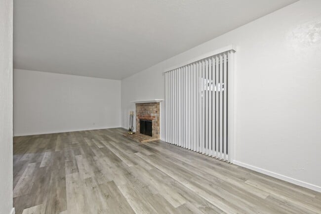 Building Photo - 3 Bedroom 2 Bathroom House For Rent!