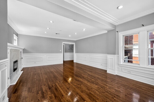 Building Photo - 7440 S Paxton Ave