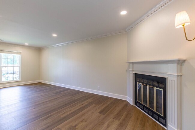 Building Photo - Charming Cul-de-Sac Home with Porch Swing & Wooded Views – 15 Mins from Nashville!