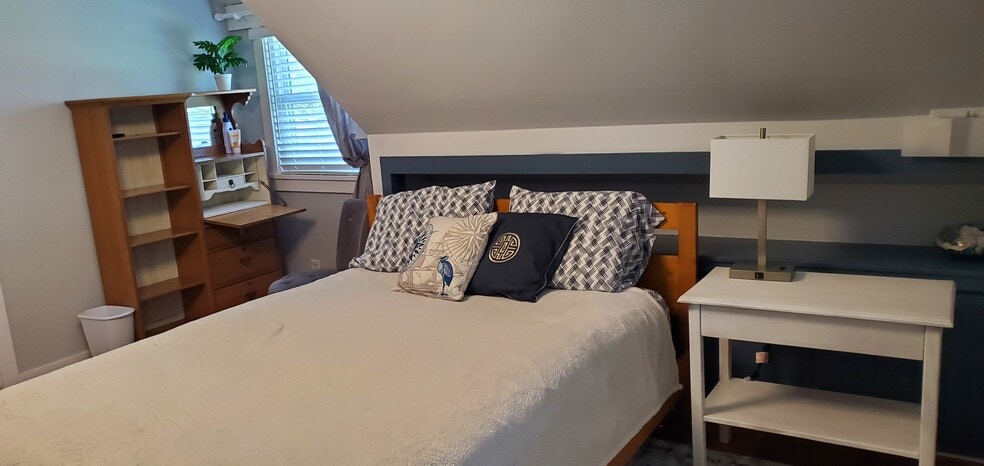 Building Photo - 1534 Crittenden Rd