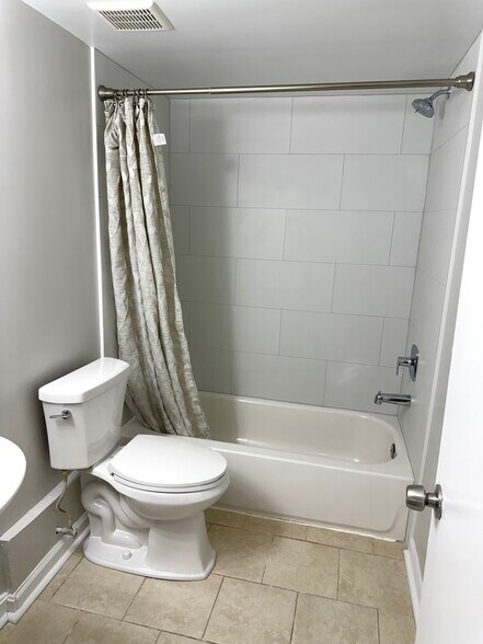 Building Photo - 10230 Prince Pl