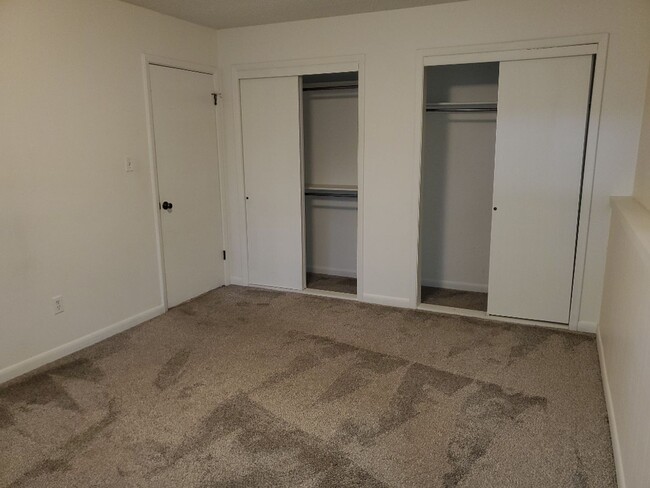 Building Photo - STUDENTS WELCOME! 4 Bed 2 Bath Single Fami...