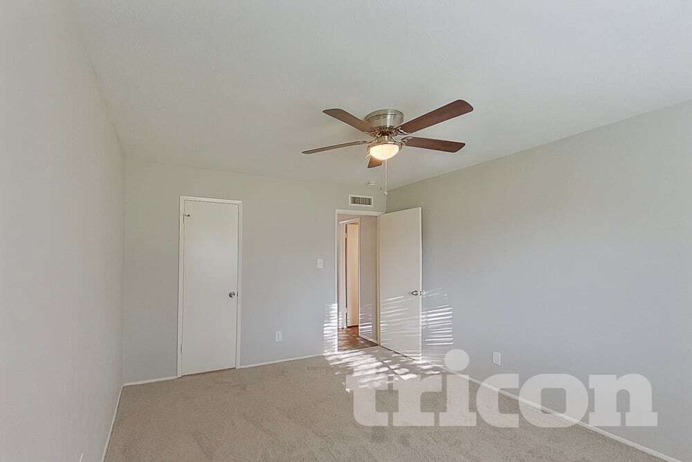 Building Photo - 10022 Deer Hollow Dr