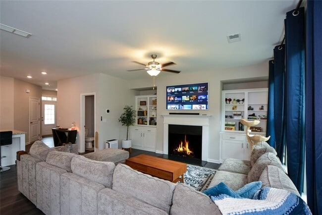 Building Photo - 3401 Park Pointe Cir
