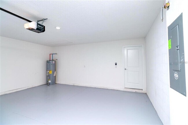 Building Photo - 116 Bergamot Lp