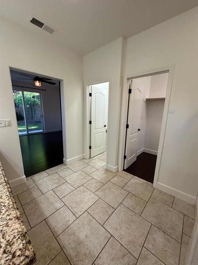 Building Photo - 3521 Buckingham Ave