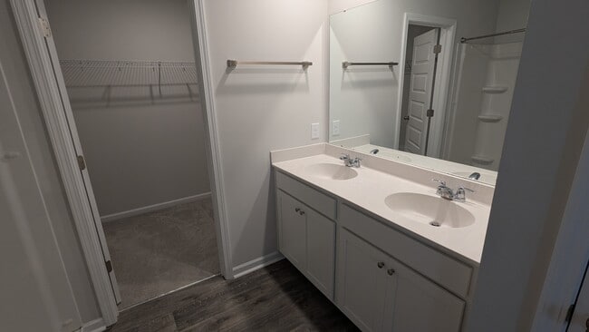 Building Photo - 128 Bottlebrush Dr