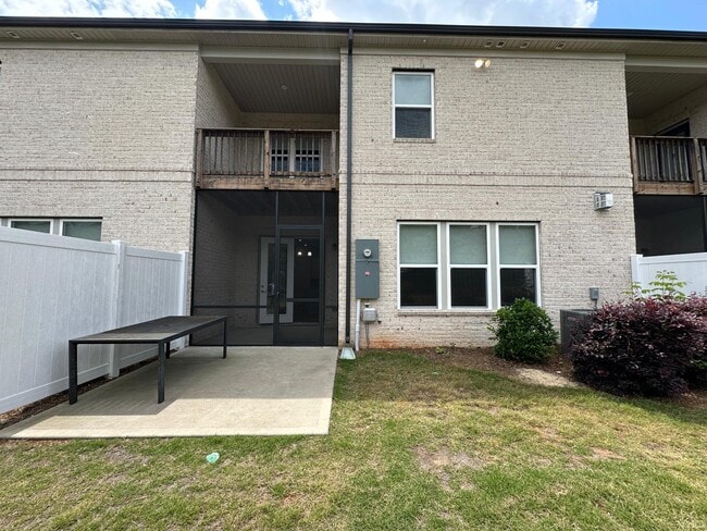 Building Photo - 120 Heathbrook Ln