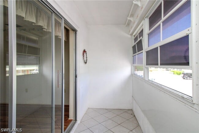 Building Photo - 300 Valley Stream Dr