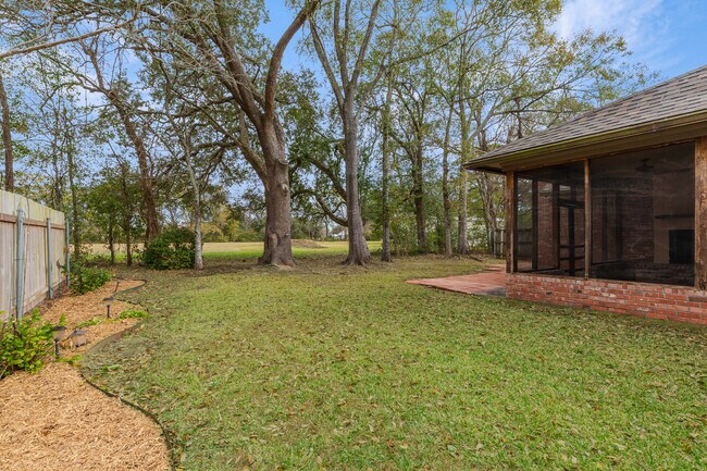 Building Photo - 106 Sandhurst Dr