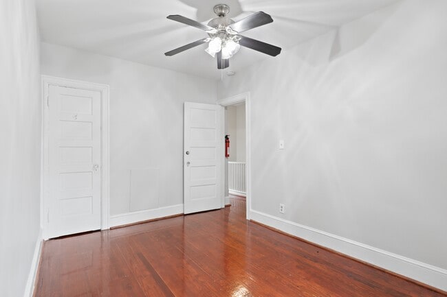 Building Photo - 209 Douglas St NE