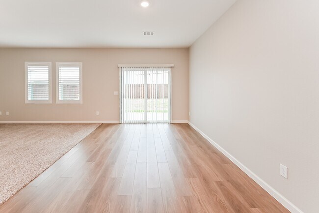 Building Photo - 10080 Pappas Dr