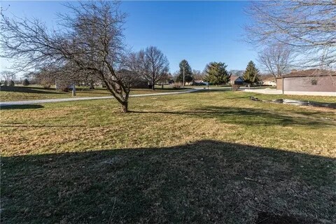 Building Photo - 211 Hillview Dr