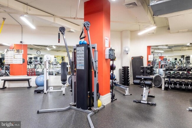 Building Photo - 2425 L St NW