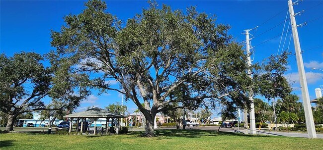 Building Photo - 10355 Paradise Blvd