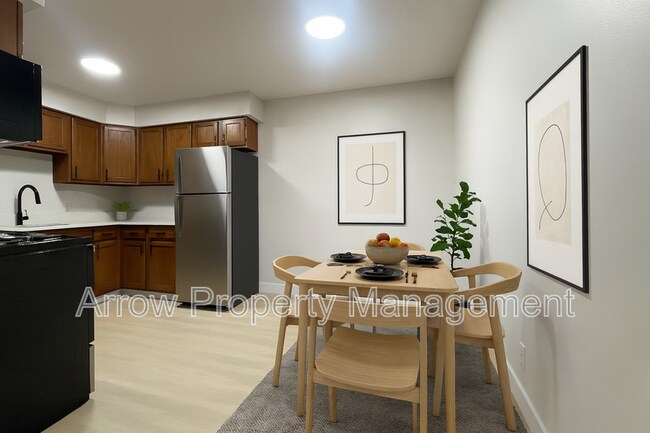 Building Photo - 535 W Saunders Ave