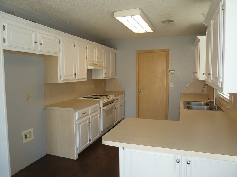 kitchen - 505 NW 174th St