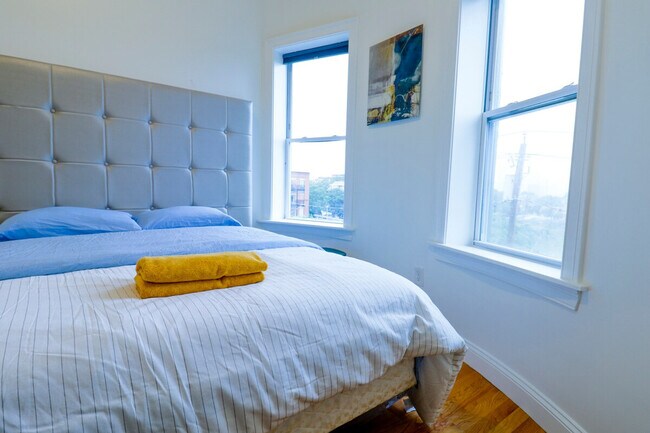 Building Photo - 27 Lambert St