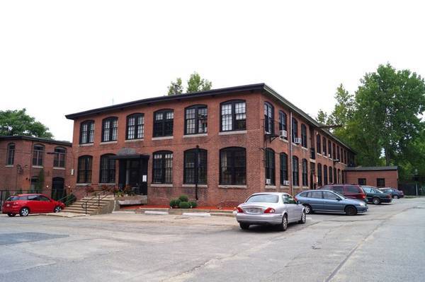 Building - 595 Mineral Spring Ave