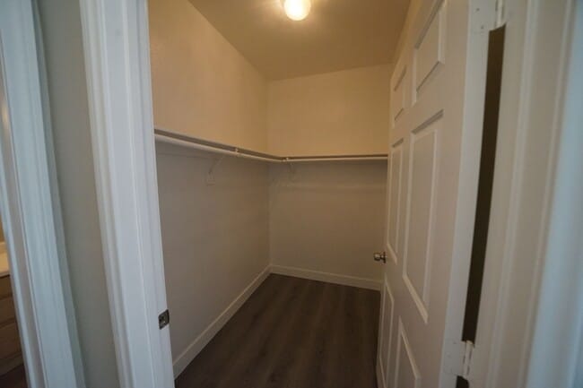 Building Photo - SHOWINGS AVAILABLE NOW