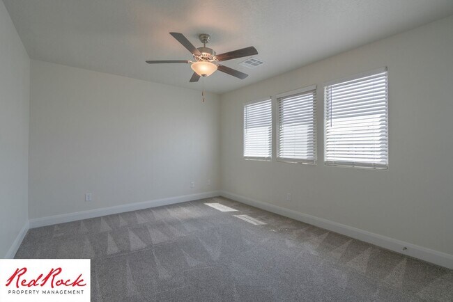 Building Photo - Modern Townhome in Desirable Hurricane Hei...