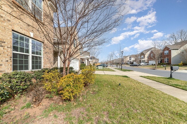 Building Photo - 7922 Kelburn Ln