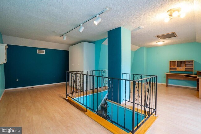 Building Photo - 16 Thoreau Dr