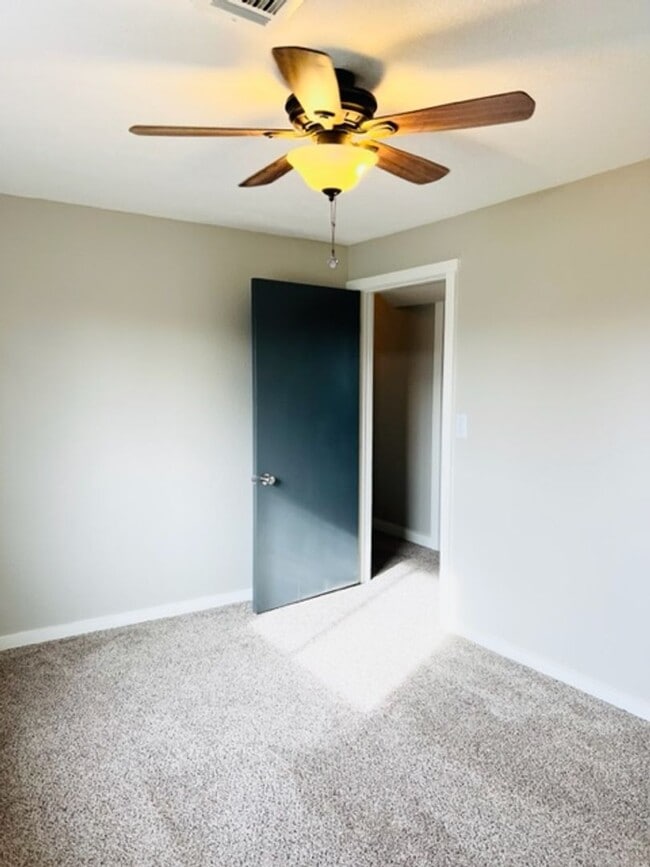 Building Photo - 5 Bedroom on a large corner lot in the hea...