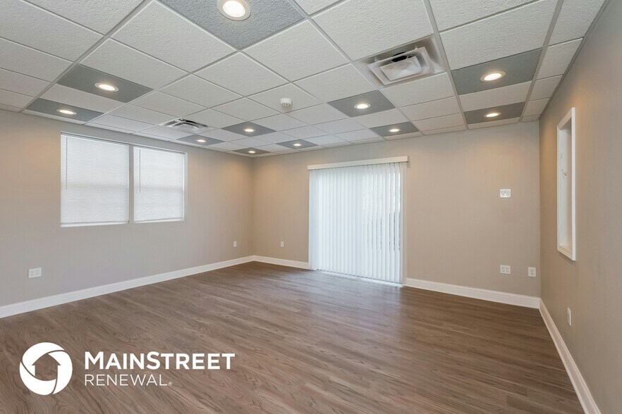 Building Photo - 298 S Shore Dr