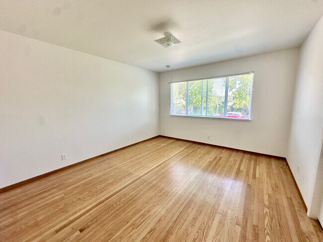 Building Photo - Charming Terra Linda Home in San Rafael