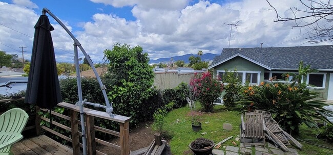 Building Photo - Glendale Awaits You