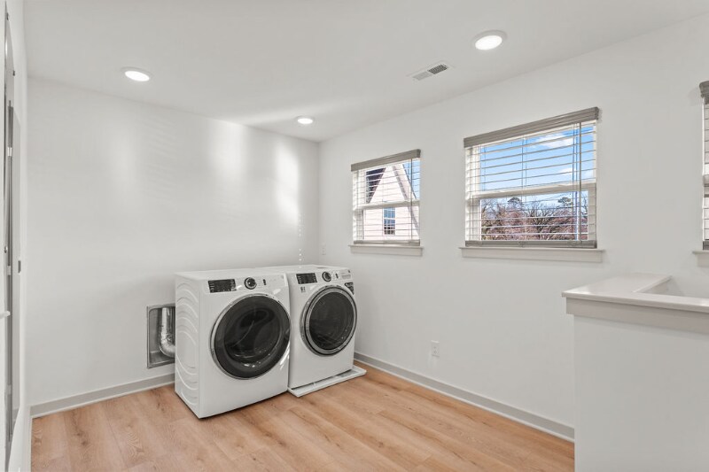 Building Photo - 311 W Broad St