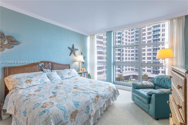 Building Photo - 5055 Collins Ave