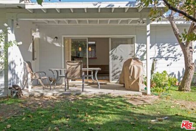 Building Photo - 5049 Serrania Ave