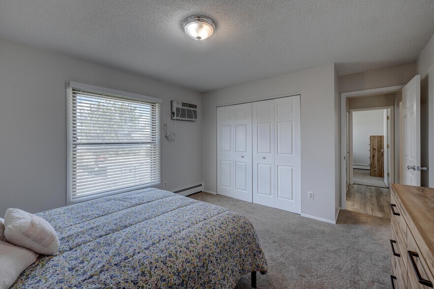 Building Photo - 4460 S Poplar St