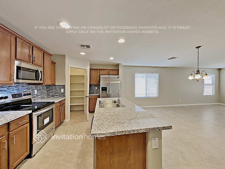 Building Photo - 928 W Desert Canyon Dr