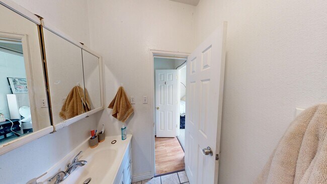 Building Photo - 1105 11th St