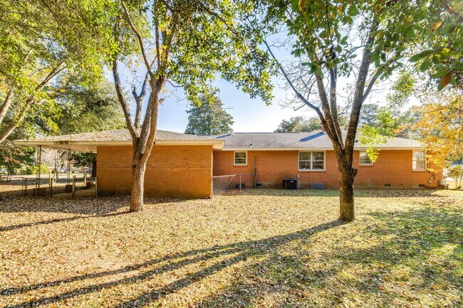 Building Photo - 2 Pickens Ct