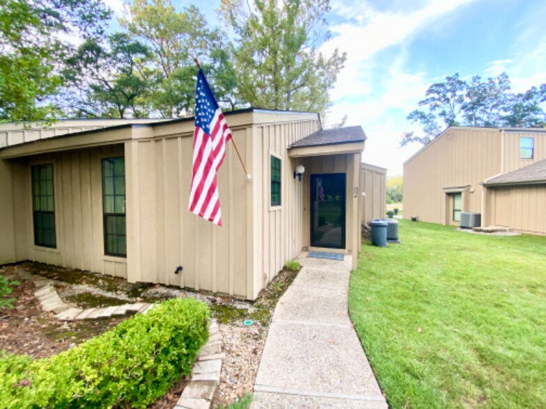 Building Photo - 82 N Court Villa Dr