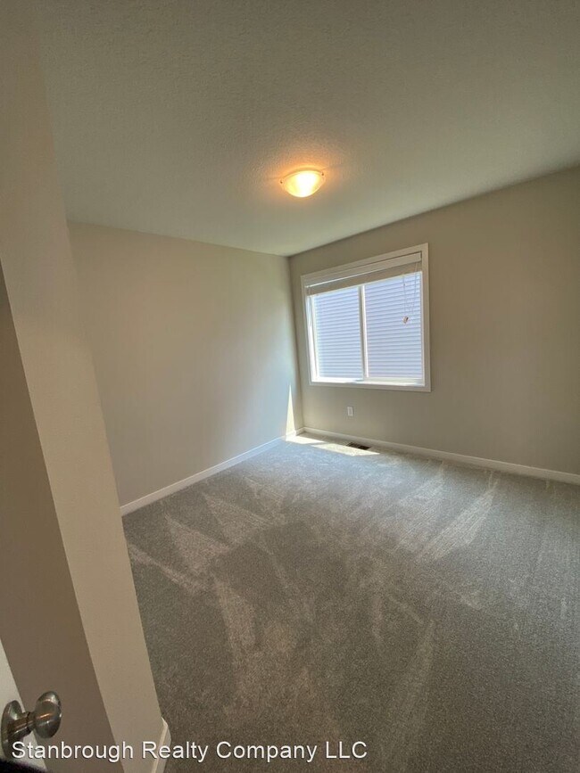 Building Photo - 3 br, 2 bath House - 921 Knoll Drive