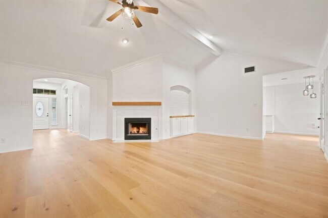Building Photo - 1319 Rocky Creek Dr