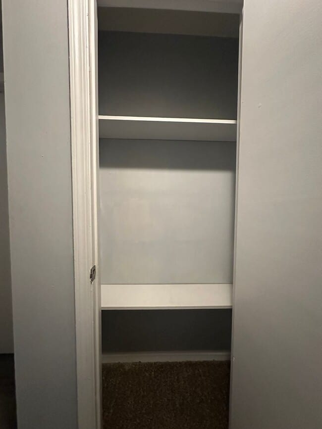 Building Photo - Available Now! Townhouse in Jacksonville