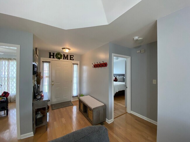 Building Photo - 3672 Fieldstone Dr
