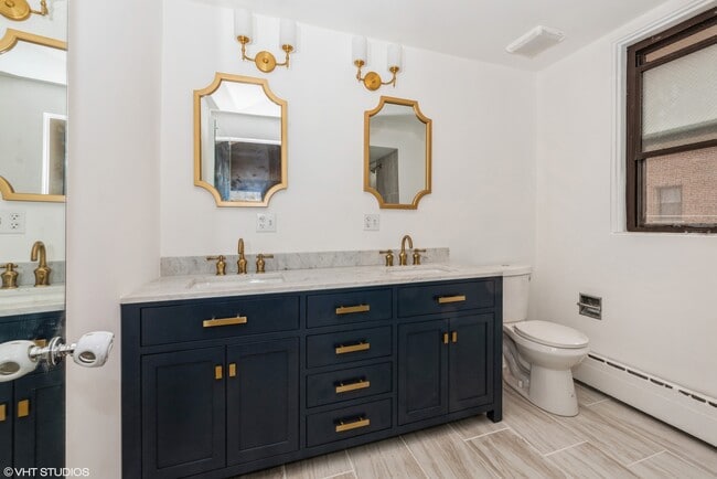 Building Photo - 6901 S Oglesby Ave