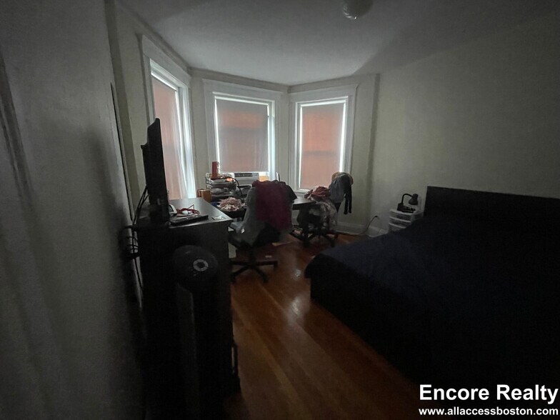 Building Photo - 1163 Boylston St