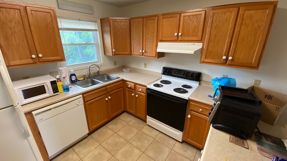 Primary Photo - 1282 N Main St