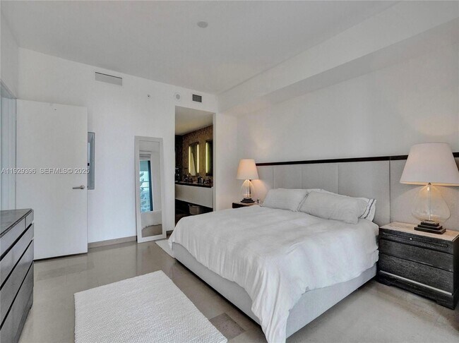 Building Photo - 88 SW 7th St