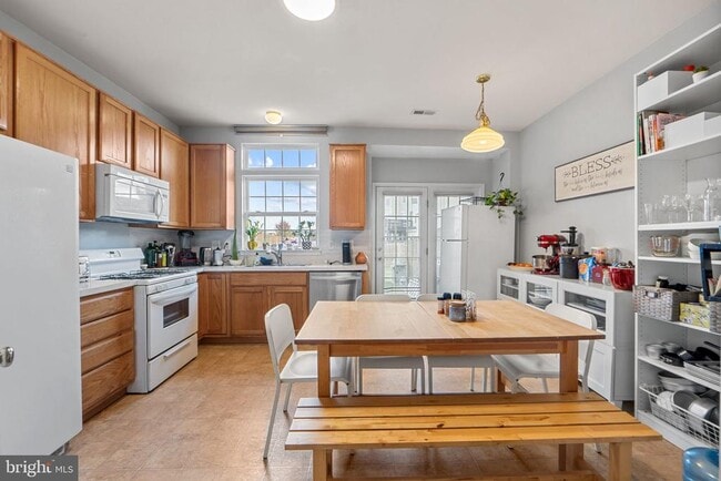 Building Photo - 44481 Watertown Terrace