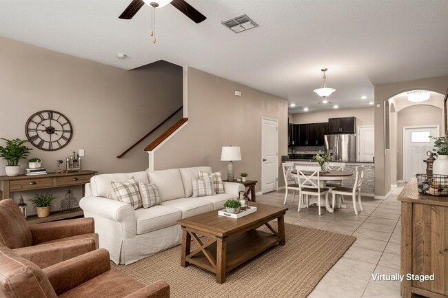 Building Photo - 724 Royal Empress Dr